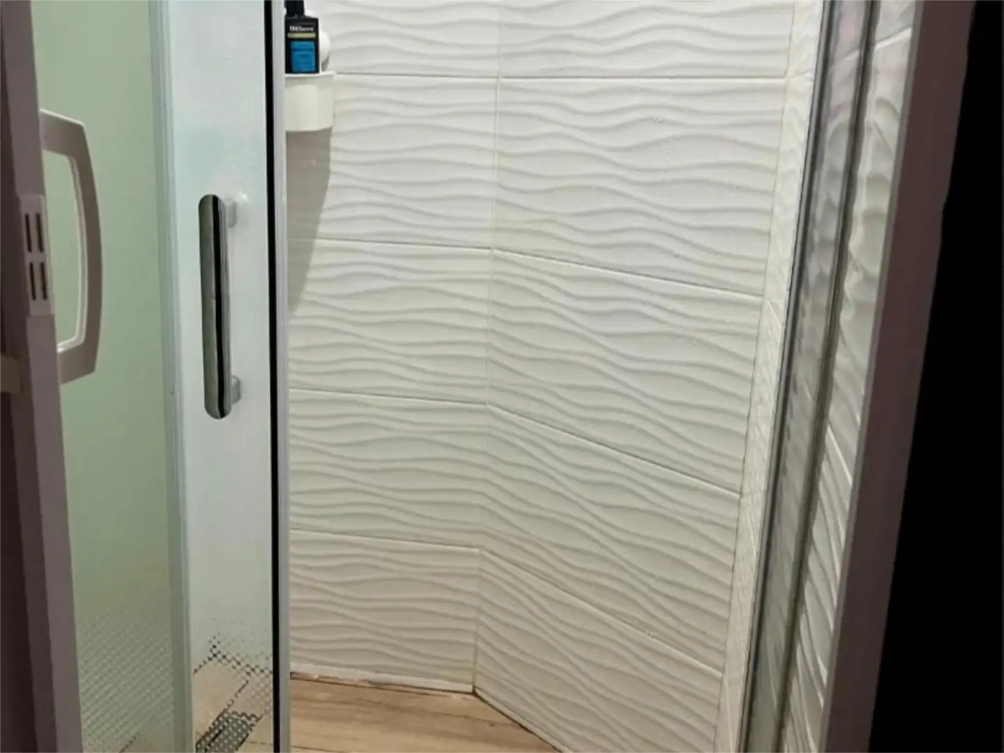 Room in Calle Cervantes, 14, La Salle - Cuatro Torres Bathroom of Flat for share in Santa Cruz de Tenerife with Furnished