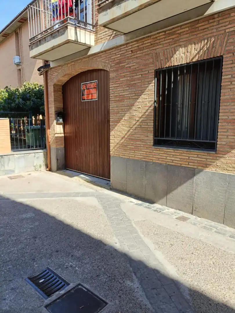 Vista exterior de Local en venta en La Almunia de Doña Godina 