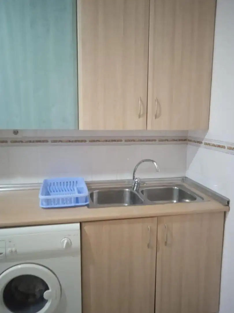 Wohnung zur Miete in Urbanizacion Antillas 1, 1, Playa de las Gaviotas - El Pedrucho Küche von Wohnung zur Miete in La Manga del Mar Menor mit Klimaanlage, Privatgarten und Terrasse
