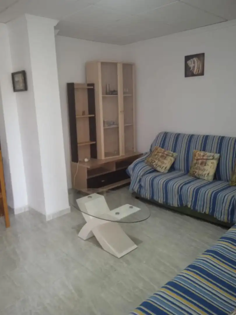 Wohnung zur Miete in Urbanizacion Antillas 1, 1, Playa de las Gaviotas - El Pedrucho Wohnzimmer von Wohnung zur Miete in La Manga del Mar Menor mit Klimaanlage, Privatgarten und Terrasse