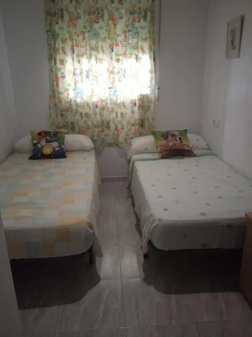 Wohnung zur Miete in Urbanizacion Antillas 1, 1, Playa de las Gaviotas - El Pedrucho Schlafzimmer von Wohnung zur Miete in La Manga del Mar Menor mit Klimaanlage, Privatgarten und Terrasse