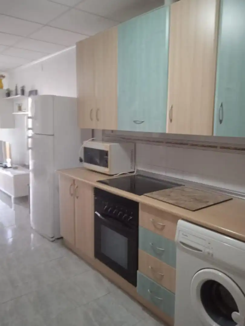 Wohnung zur Miete in Urbanizacion Antillas 1, 1, Playa de las Gaviotas - El Pedrucho Küche von Wohnung zur Miete in La Manga del Mar Menor mit Klimaanlage, Privatgarten und Terrasse