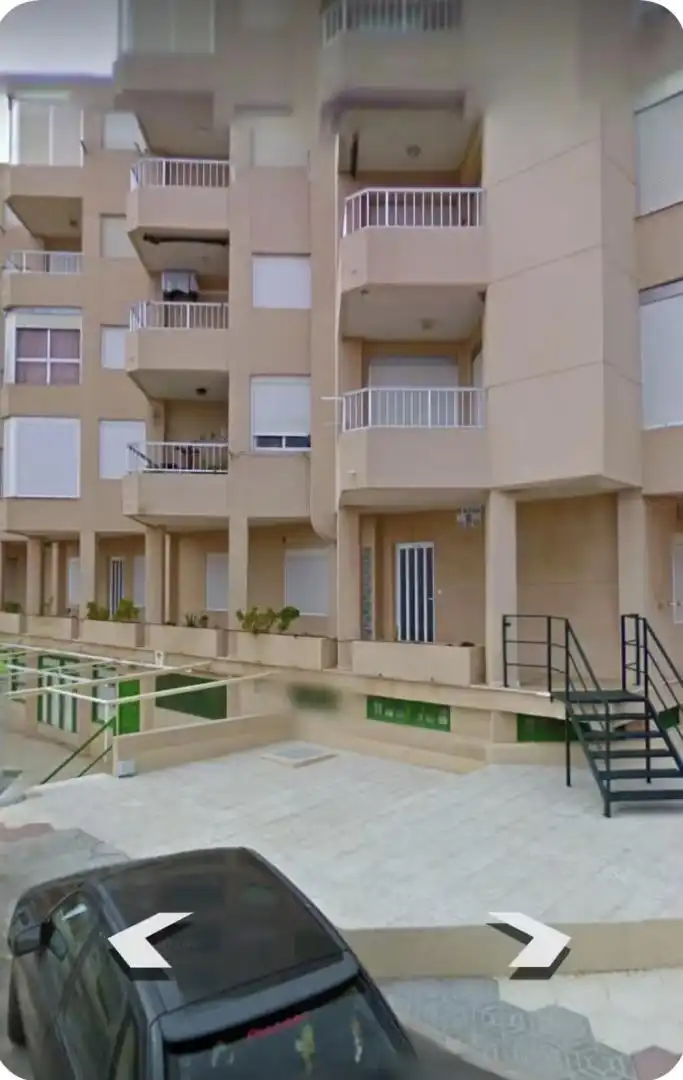 Wohnung zur Miete in Urbanizacion Antillas 1, 1, Playa de las Gaviotas - El Pedrucho Außenansicht von Wohnung zur Miete in La Manga del Mar Menor mit Klimaanlage, Privatgarten und Terrasse