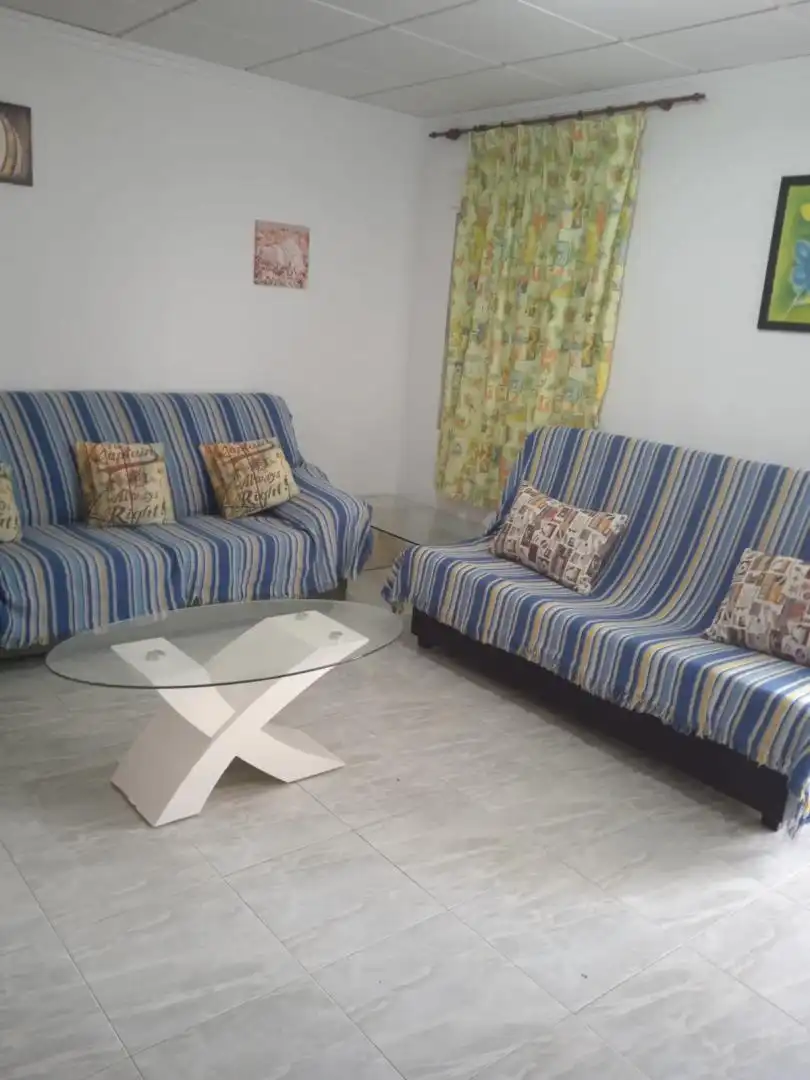 Wohnung zur Miete in Urbanizacion Antillas 1, 1, Playa de las Gaviotas - El Pedrucho Wohnzimmer von Wohnung zur Miete in La Manga del Mar Menor mit Klimaanlage, Privatgarten und Terrasse