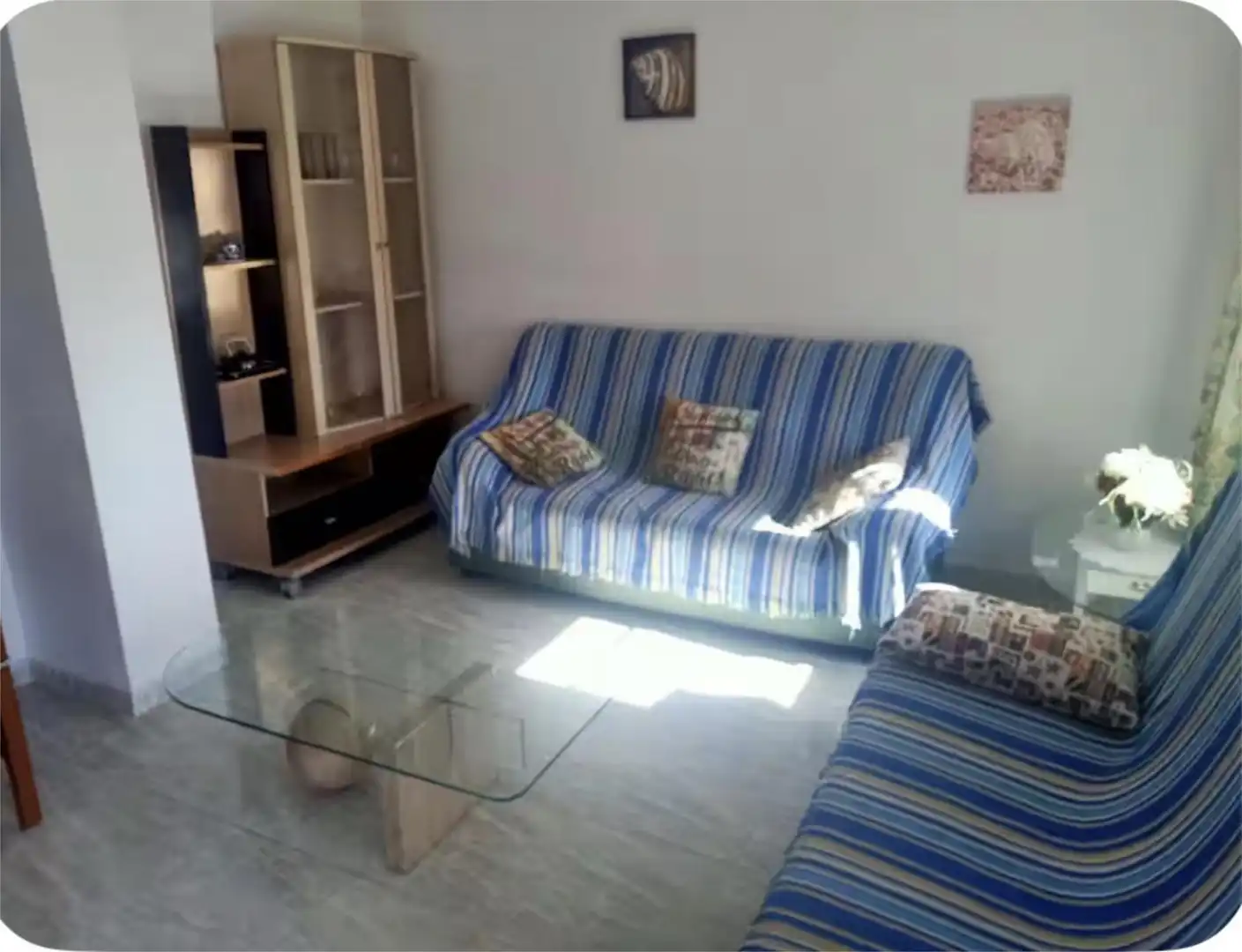 Wohnung zur Miete in Urbanizacion Antillas 1, 1, Playa de las Gaviotas - El Pedrucho Wohnzimmer von Wohnung zur Miete in La Manga del Mar Menor mit Klimaanlage, Privatgarten und Terrasse
