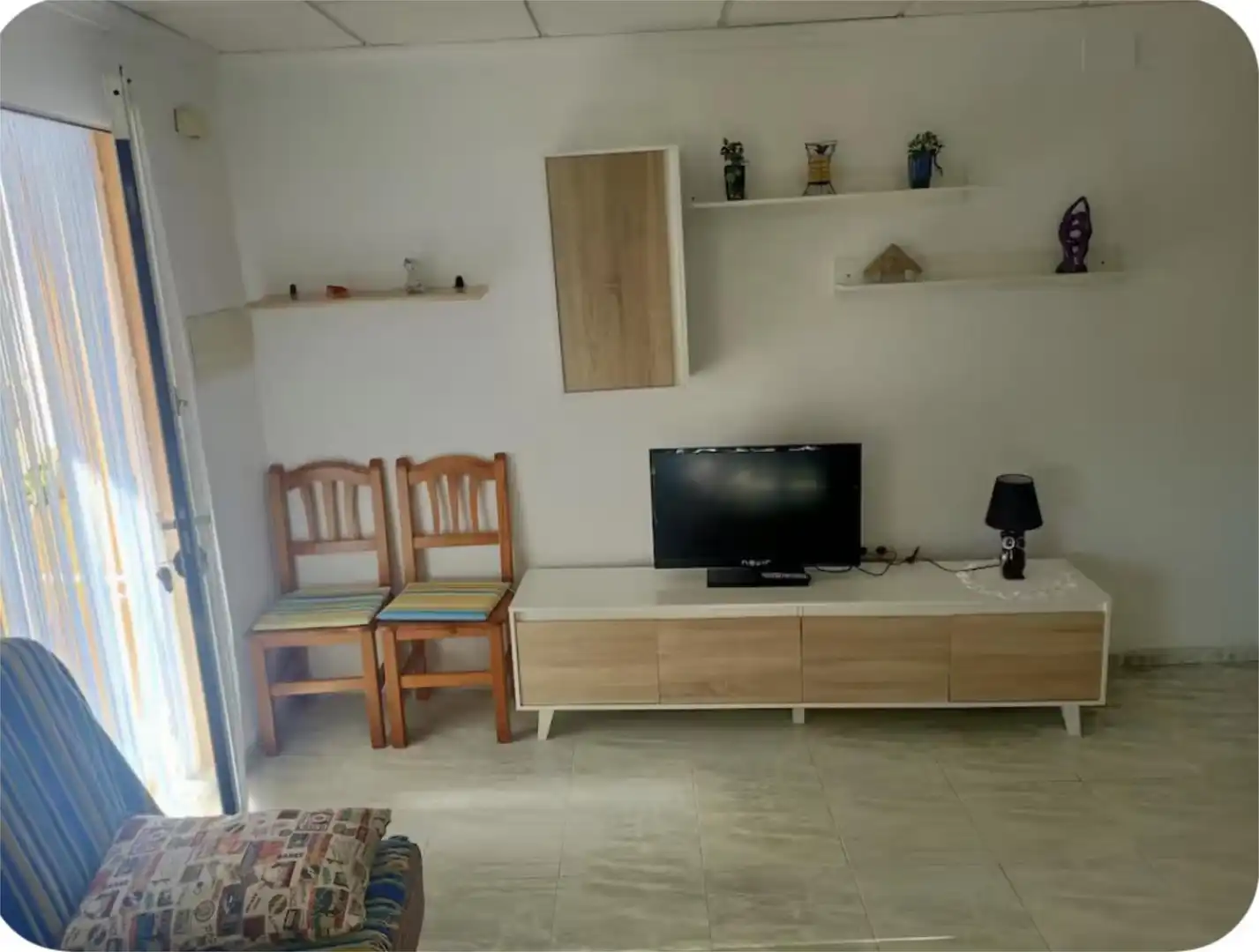 Wohnung zur Miete in Urbanizacion Antillas 1, 1, Playa de las Gaviotas - El Pedrucho Wohnzimmer von Wohnung zur Miete in La Manga del Mar Menor mit Klimaanlage, Privatgarten und Terrasse