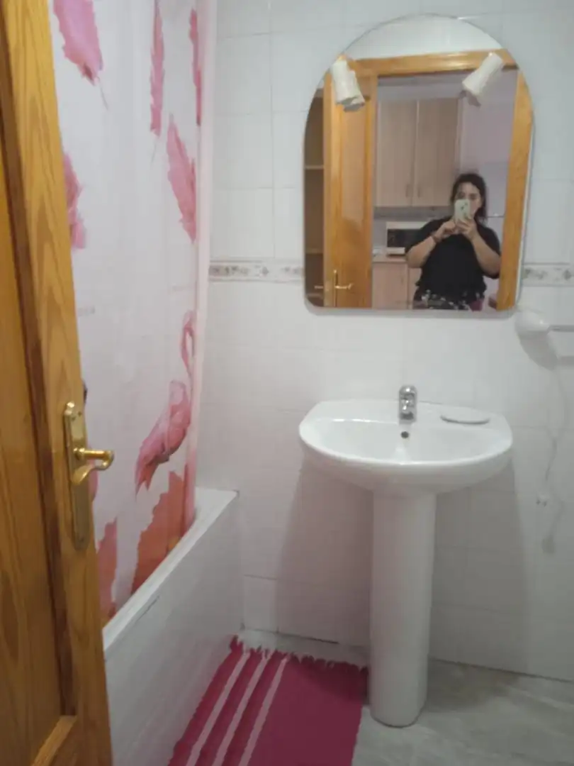 Wohnung zur Miete in Urbanizacion Antillas 1, 1, Playa de las Gaviotas - El Pedrucho Badezimmer von Wohnung zur Miete in La Manga del Mar Menor mit Klimaanlage, Privatgarten und Terrasse