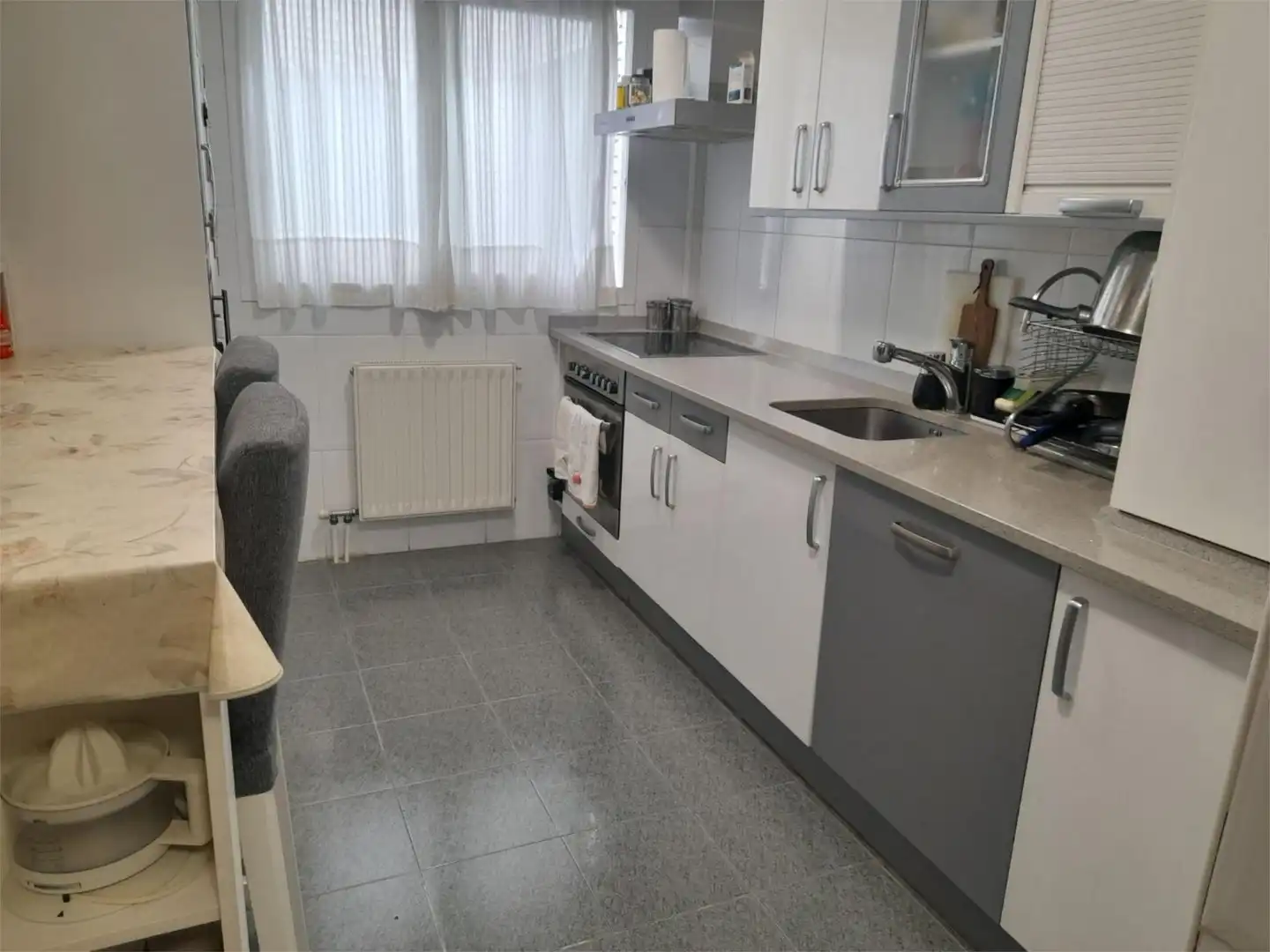 Cocina de Apartamento de alquiler en Burgos Capital con Calefacción, Parquet y Amueblado