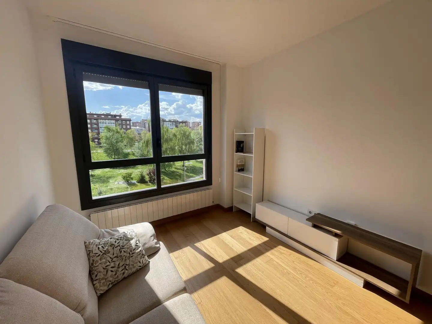 Dormitori de Pis en venda en Vitoria - Gasteiz amb Calefacció, Parquet i Traster