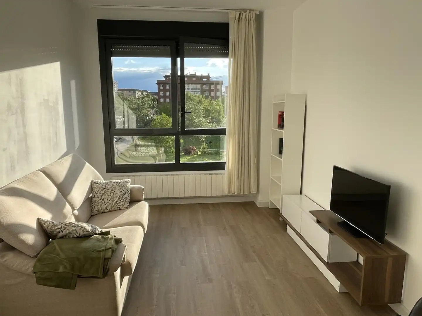 Sala de estar de Piso en venta en Vitoria - Gasteiz con Calefacción, Parquet y Trastero