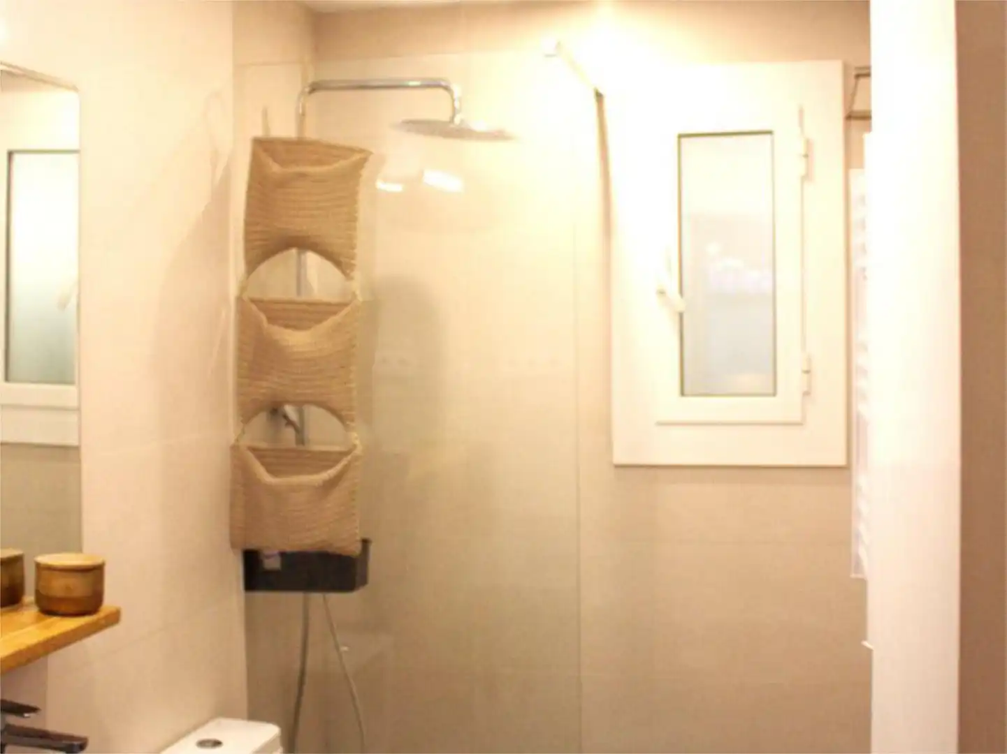Habitación en Carrer de la Marina, 336, Sagrada Família Baño de Piso para compartir en Barcelona con Aire acondicionado, Calefacción y Jardín privado