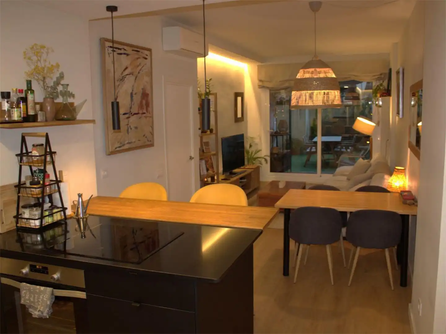 Habitación en Carrer de la Marina, 336, Sagrada Família Comedor de Piso para compartir en Barcelona con Aire acondicionado, Calefacción y Jardín privado