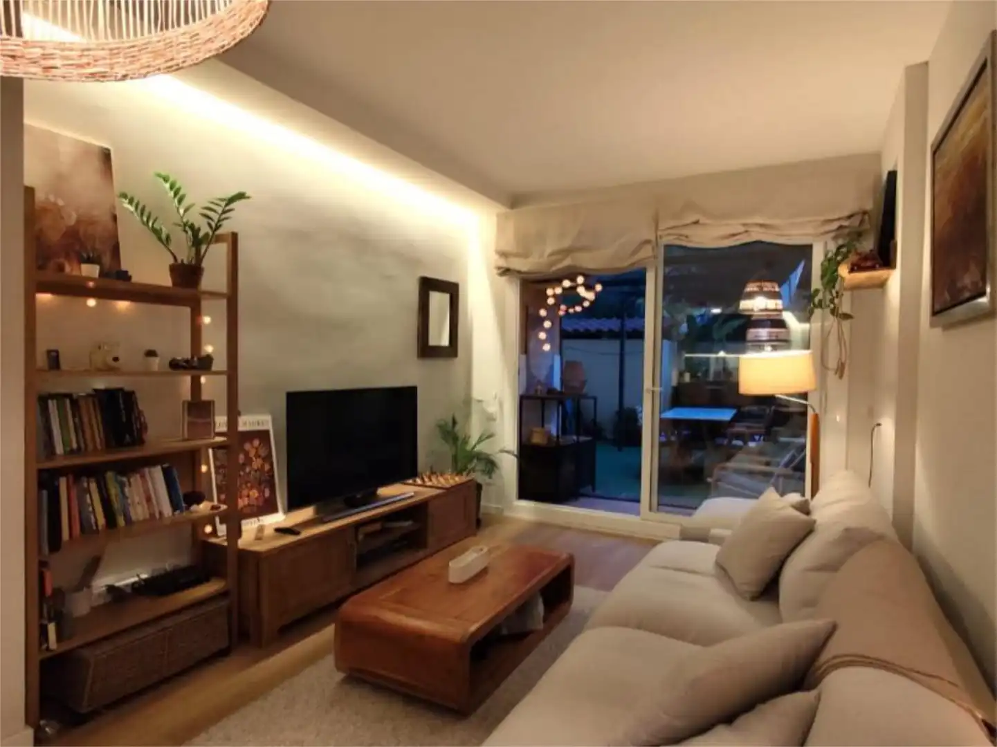 Habitación en Carrer de la Marina, 336, Sagrada Família Sala de estar de Piso para compartir en Barcelona con Aire acondicionado, Calefacción y Jardín privado