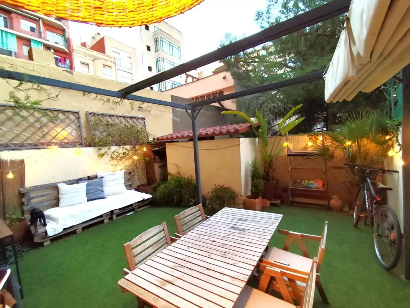 Habitación en Carrer de la Marina, 336, Sagrada Família Terraza de Piso para compartir en Barcelona con Aire acondicionado, Calefacción y Jardín privado