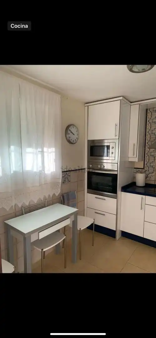 Einfamilien-Reihenhaus zum Verkauf in Calle Nécora, 5, Zahara Pueblo Küche von Einfamilien-Reihenhaus zum Verkauf in Zahara de los Atunes mit Klimaanlage, Heizung und Privatgarten