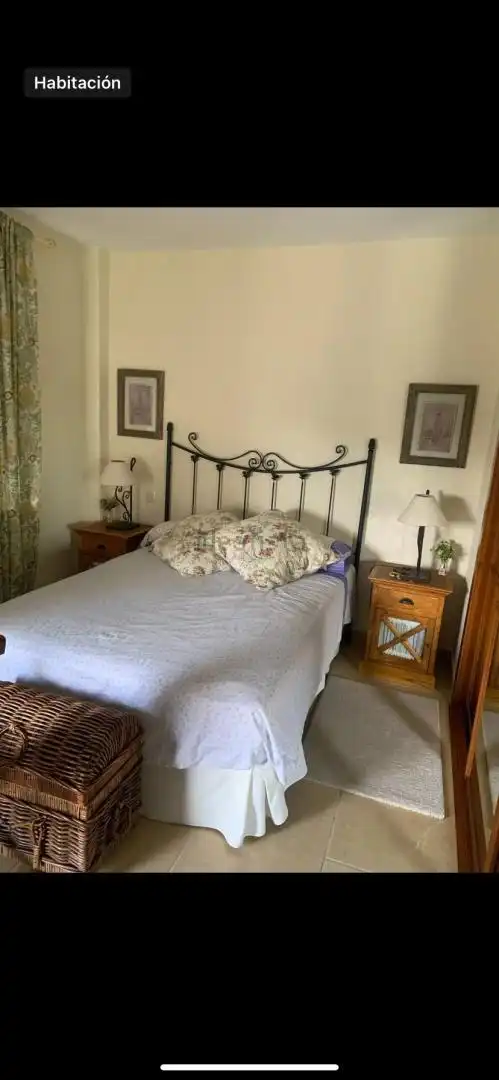 Einfamilien-Reihenhaus zum Verkauf in Calle Nécora, 5, Zahara Pueblo Schlafzimmer von Einfamilien-Reihenhaus zum Verkauf in Zahara de los Atunes mit Klimaanlage, Heizung und Privatgarten