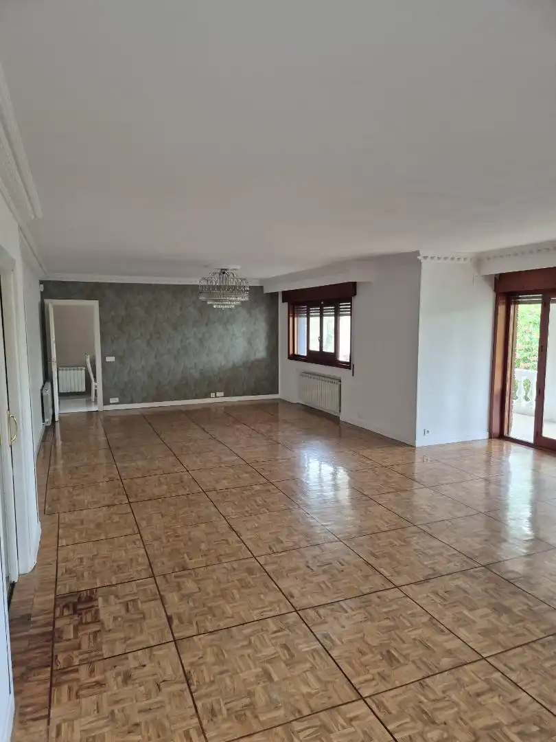 Casa o xalet de lloguer a Avenida del Perdigón, 17, Fuente del Fresno Sala d'estar de Casa o xalet de lloguer en Fuente del Fresno amb Terrassa, Piscina i Balcó