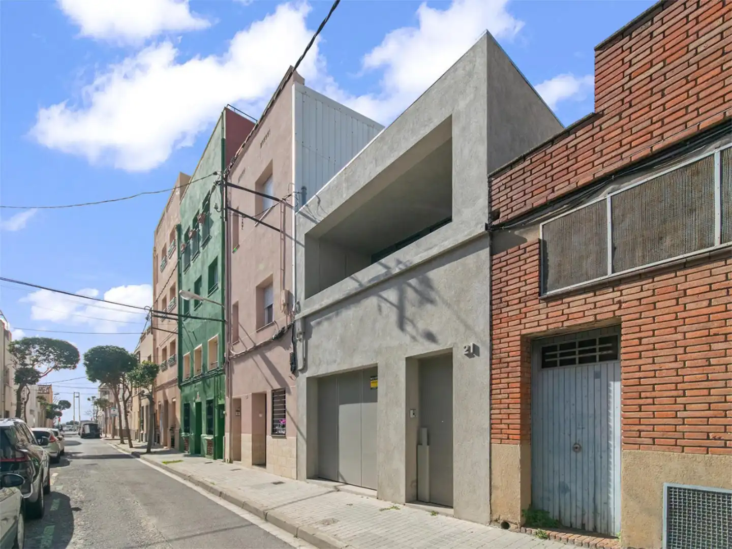 Exterior view of Single-family semi-detached for sale in Badalona  with Terrace and Balcony