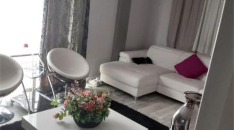 Piso en venta en Carrer del Poeta Llorente, 1, Núcleo Urbano, La Pobla de Vallbona - imagen 2 Foto 2 de Piso en venta en Carrer del Poeta Llorente, 1, Núcleo Urbano, La Pobla de Vallbona