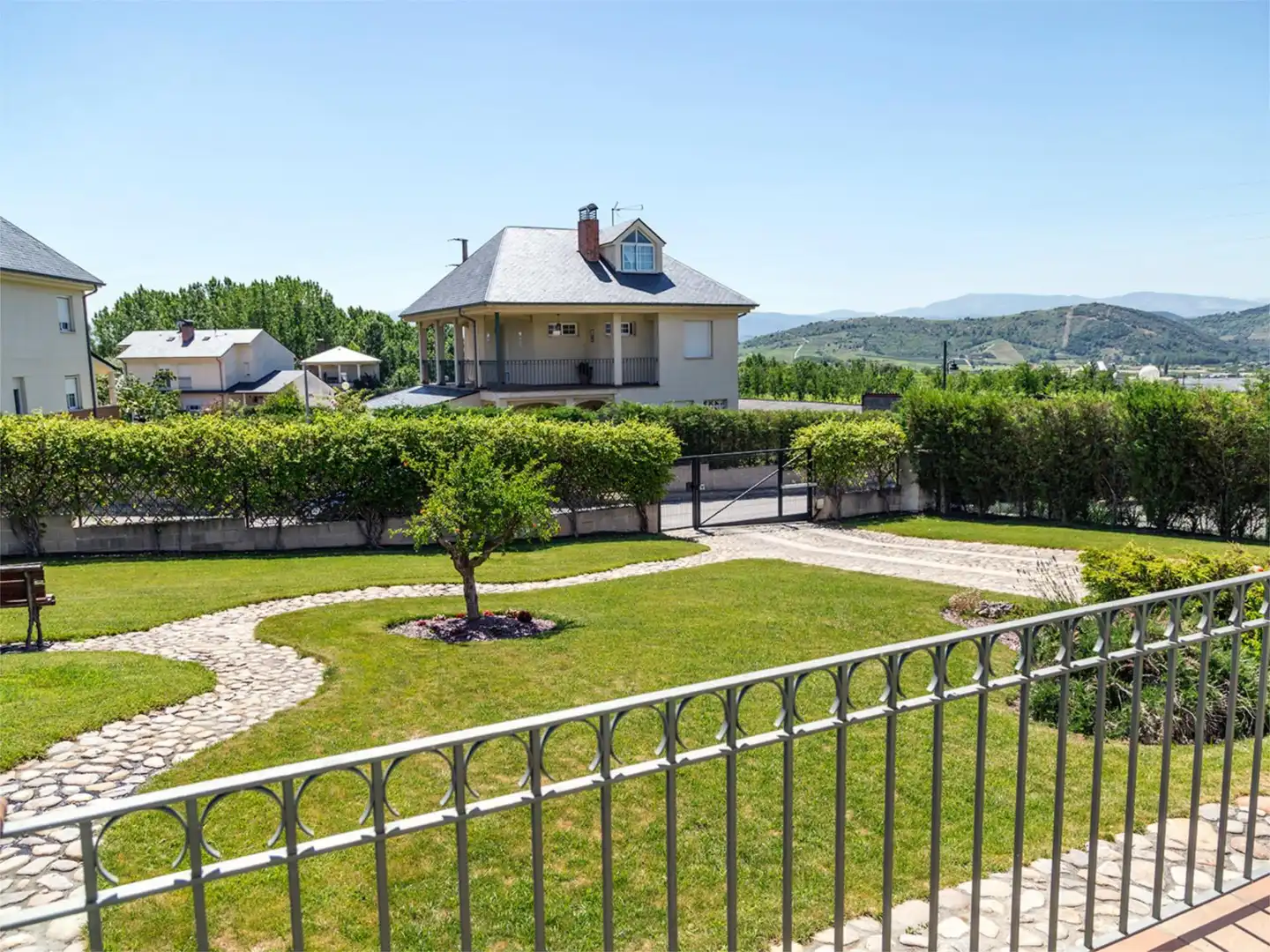 Houses for sale in Avenida Díaz Ovelar, 2, Villafranca del Bierzo Houses for sale in Avenida Díaz Ovelar, 2, Villafranca del Bierzo