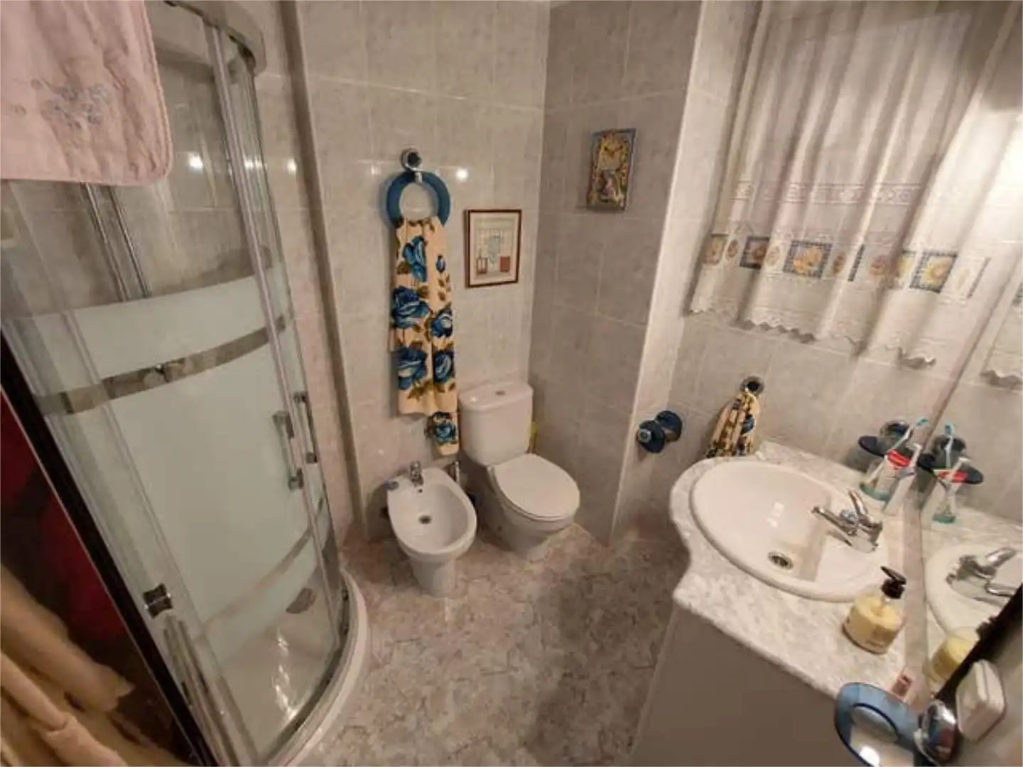 Apartamento en venta en Colonia Madrid Baño de Apartamento en venta en Benidorm con Jardín privado, Terraza y Piscina