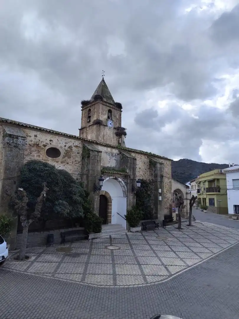 Vista exterior de Casa adosada en venda en Torre de Santa María amb Balcó