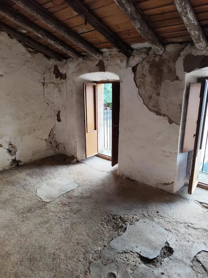 Casa adosada en venda en Torre de Santa María amb Balcó