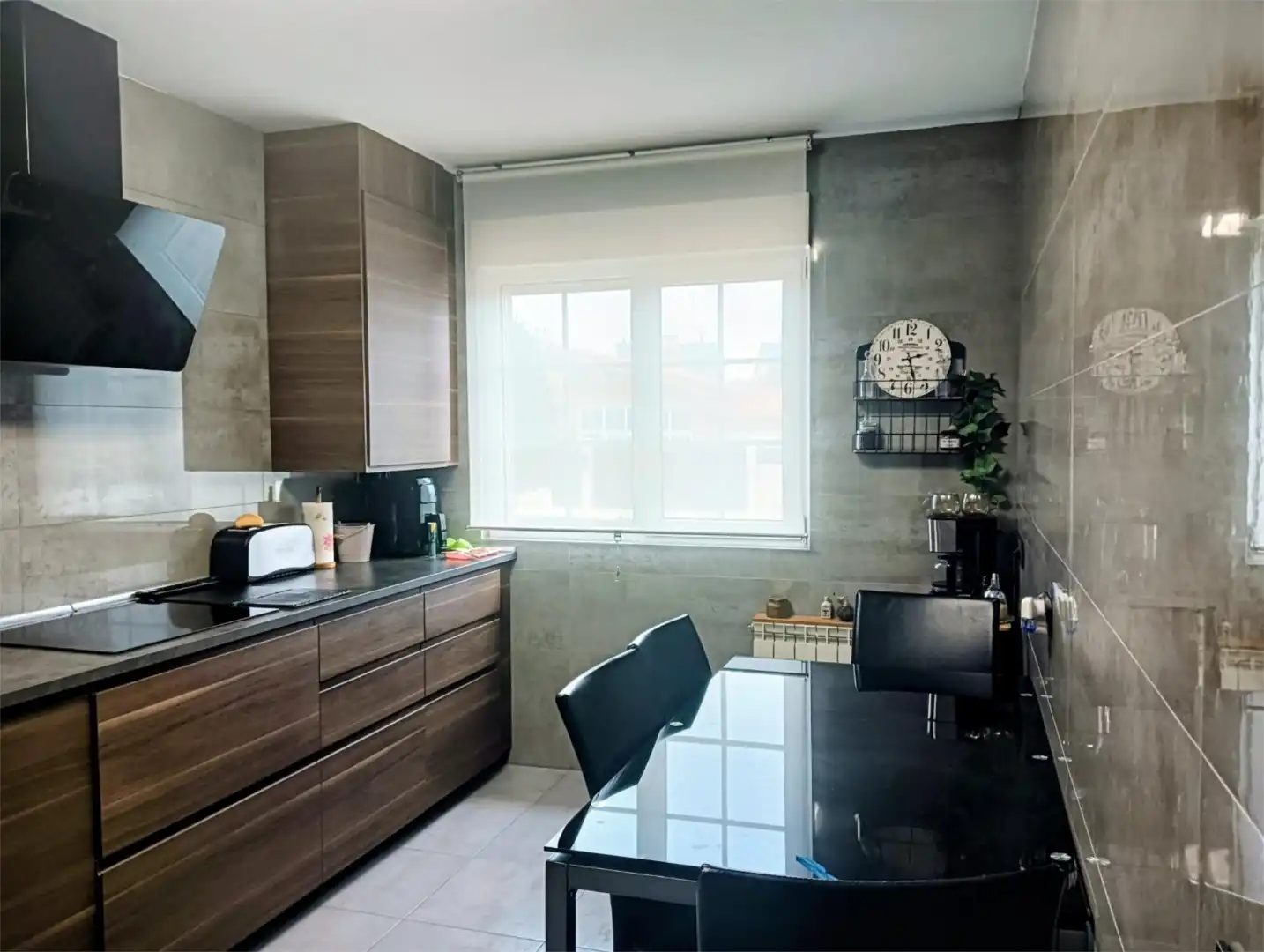 Houses for sale in Calle Rey Ordoño, 24, Villaquilambre Kitchen of Houses for sale in Villaquilambre with Terrace and Swimming Pool
