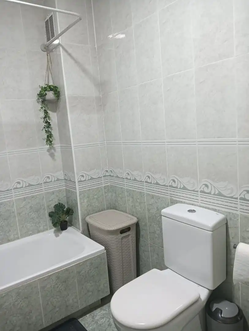 Houses for sale in Calle Rey Ordoño, 24, Villaquilambre Bathroom of Houses for sale in Villaquilambre with Terrace and Swimming Pool