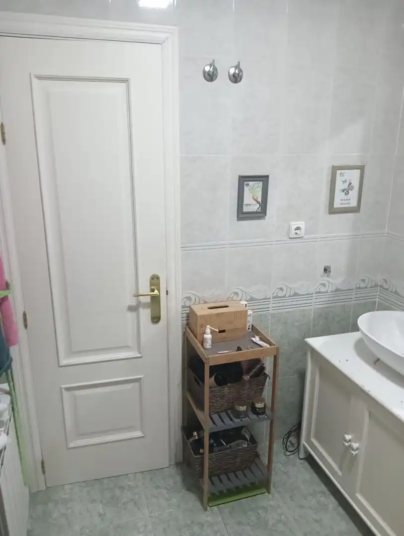 Houses for sale in Calle Rey Ordoño, 24, Villaquilambre Bathroom of Houses for sale in Villaquilambre with Terrace and Swimming Pool