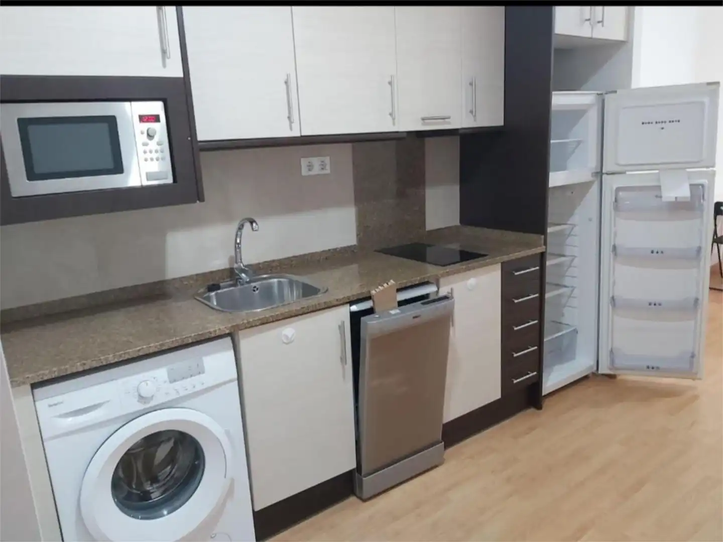 Cocina de Piso de alquiler en Terrassa con Parquet, Amueblado y Balcón