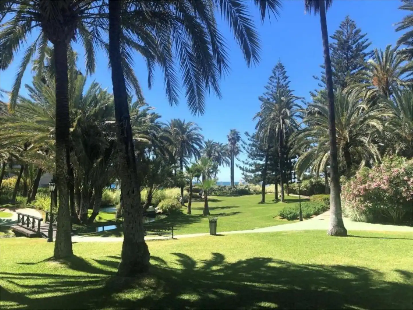 Pis en venda a Avenida de Lola Flores, 1, Puerto Banús Jardí de Pis en venda en Marbella amb Aire condicionat, Terrassa i Piscina