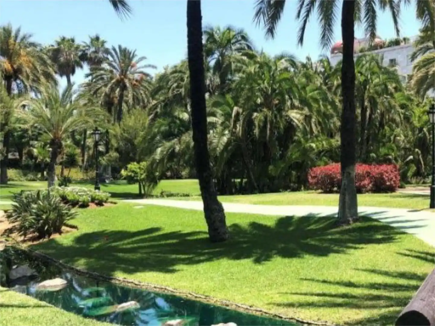 Pis en venda a Avenida de Lola Flores, 1, Puerto Banús Jardí de Pis en venda en Marbella amb Aire condicionat, Terrassa i Piscina