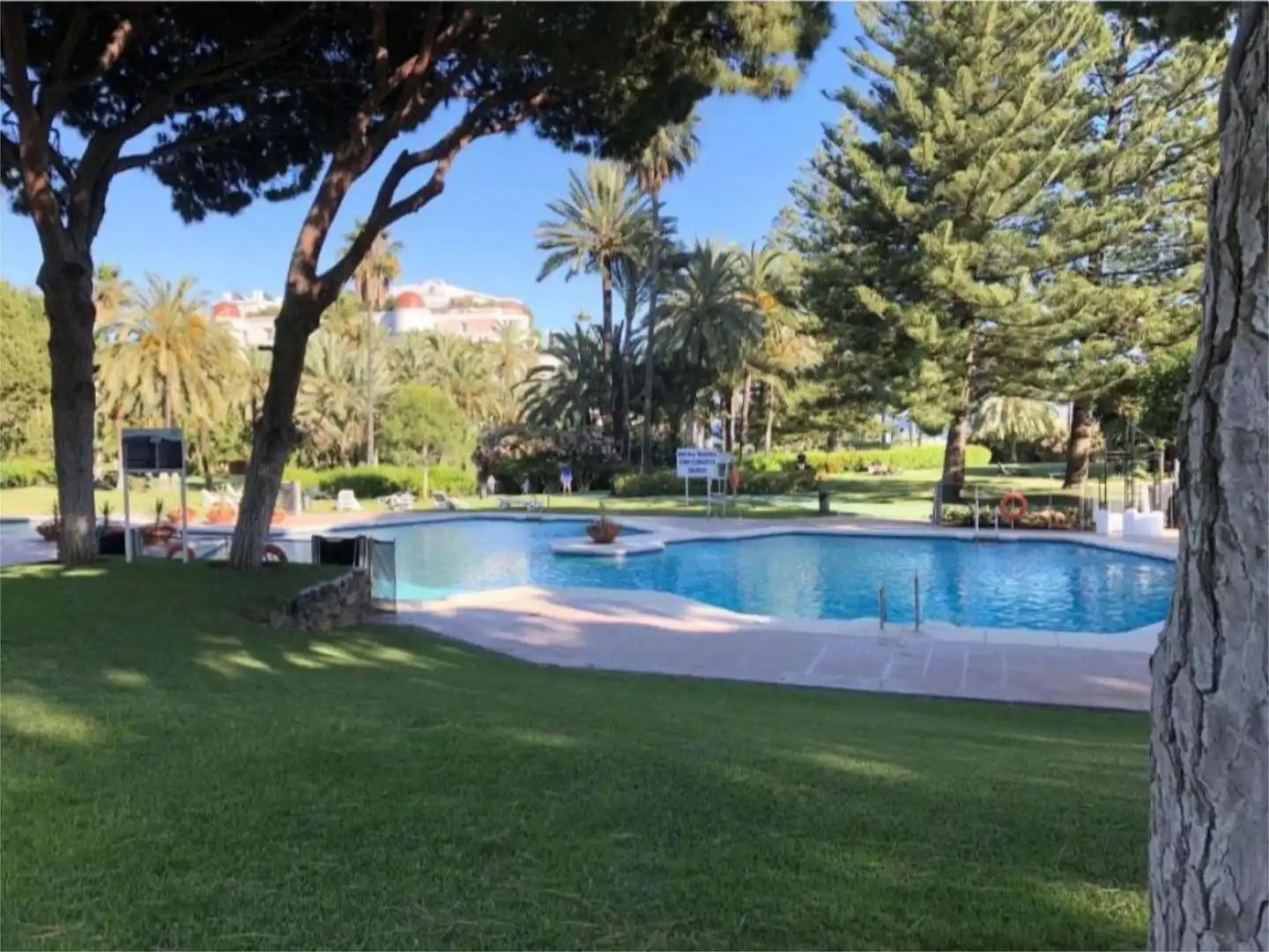 Pis en venda a Avenida de Lola Flores, 1, Puerto Banús Jardí de Pis en venda en Marbella amb Aire condicionat, Terrassa i Piscina