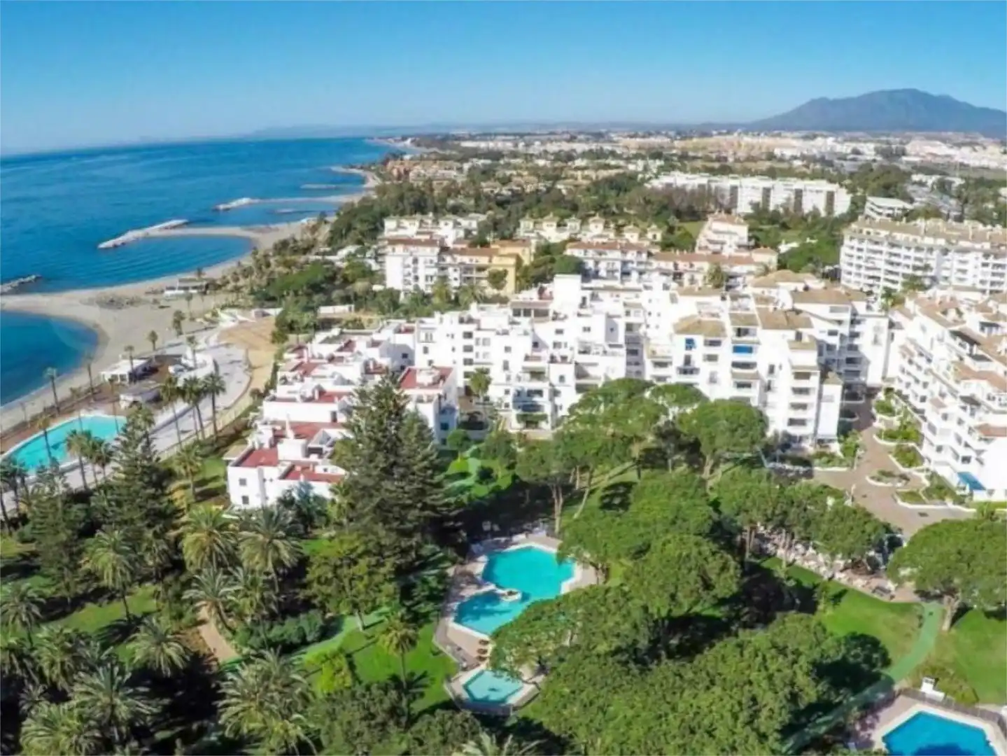 Pis en venda a Avenida de Lola Flores, 1, Puerto Banús Vista exterior de Pis en venda en Marbella amb Aire condicionat, Terrassa i Piscina