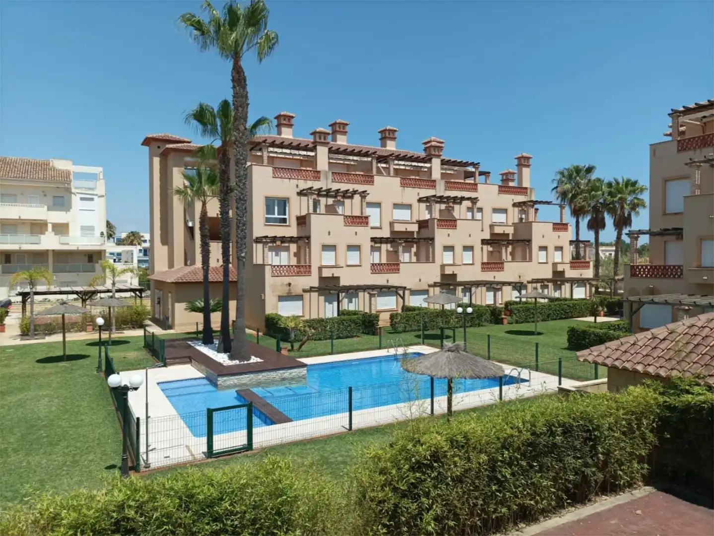 Piso de alquiler en Carrer de Beniflà, 3, Oliva Playa Vista exterior de Piso de alquiler en Oliva con Aire acondicionado, Calefacción y Jardín privado