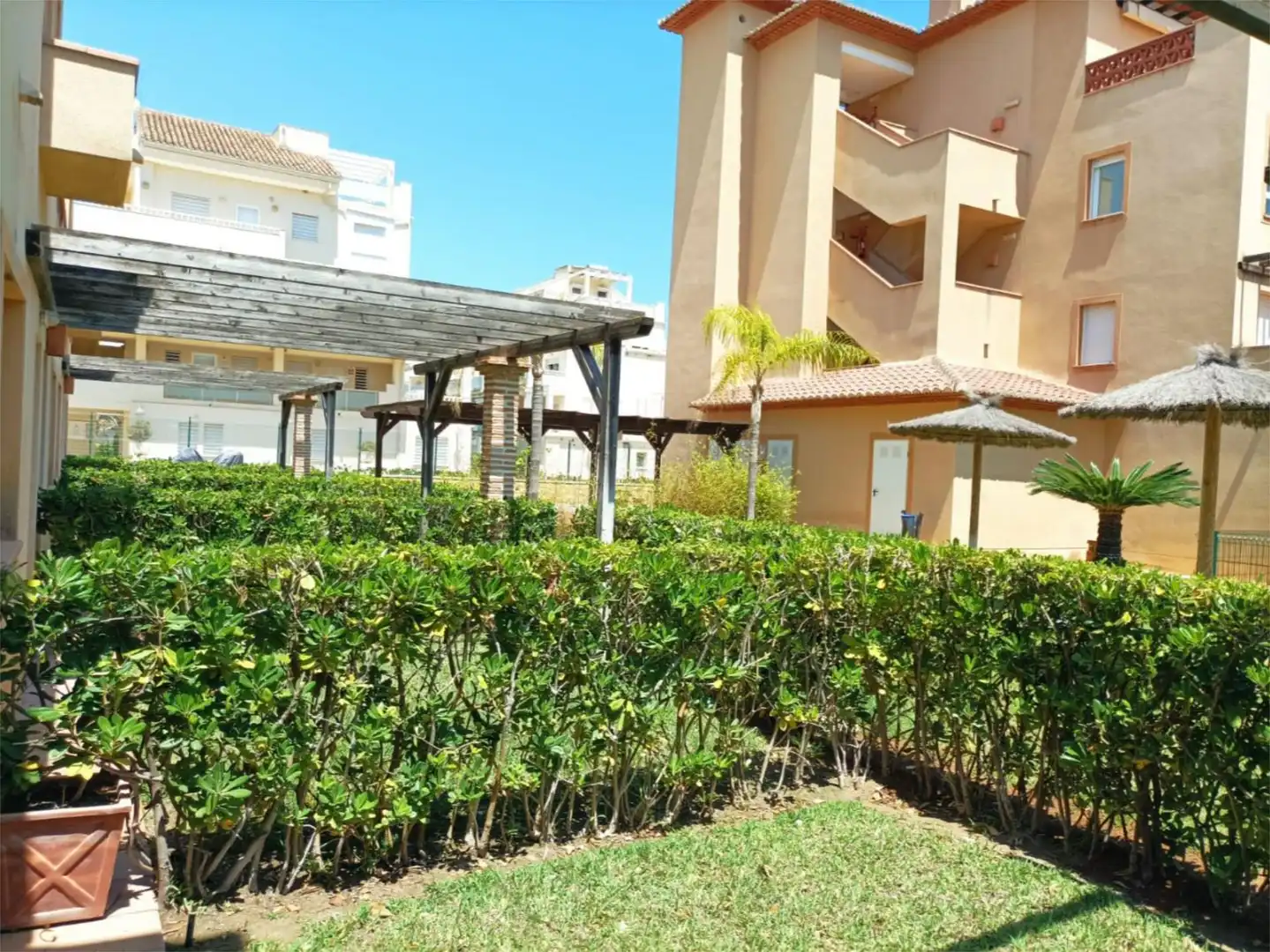 Piso de alquiler en Carrer de Beniflà, 3, Oliva Playa Vista exterior de Piso de alquiler en Oliva con Aire acondicionado, Calefacción y Jardín privado