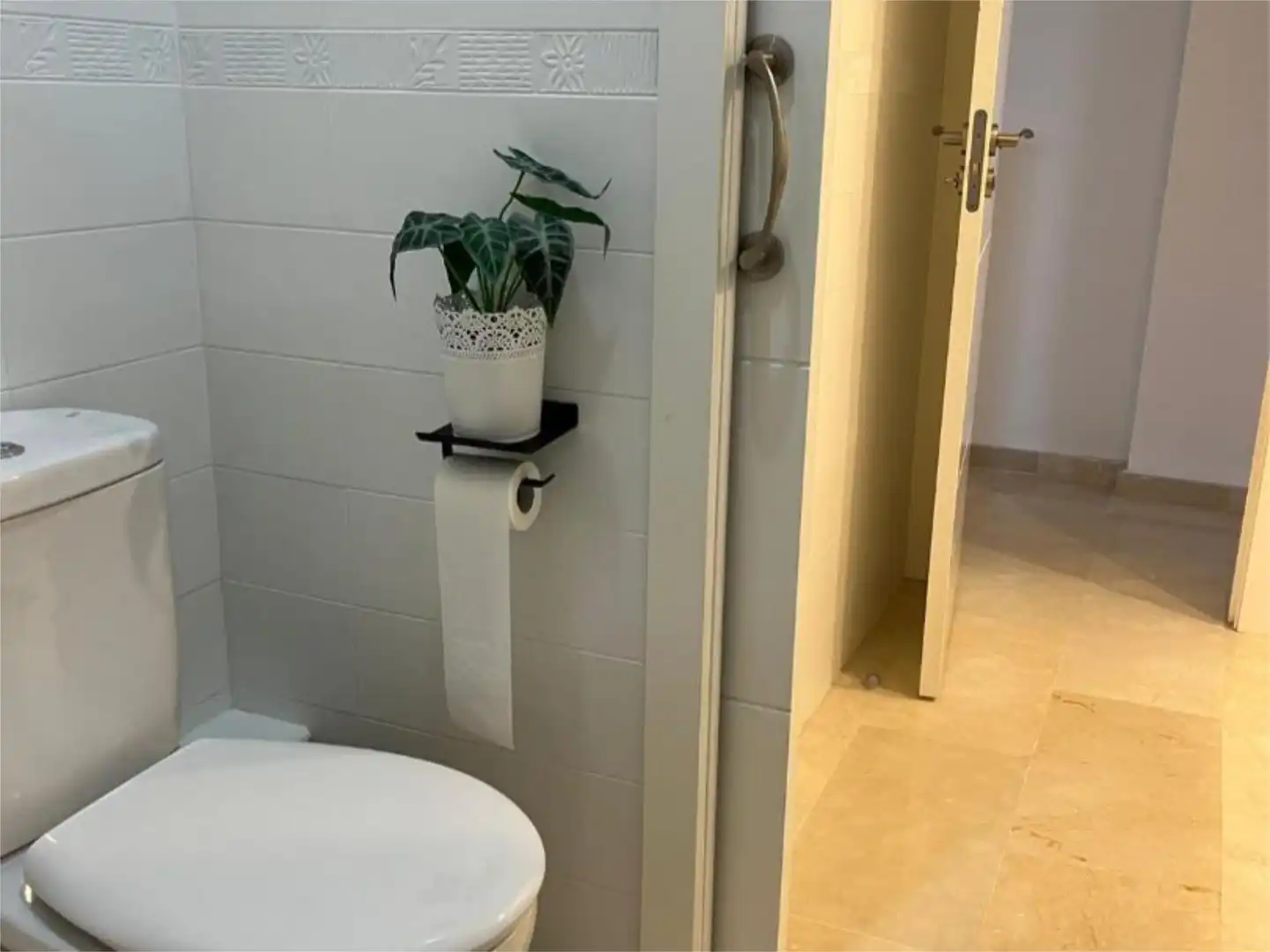 Piso de alquiler en Carrer de Beniflà, 3, Oliva Playa Baño de Piso de alquiler en Oliva con Aire acondicionado, Calefacción y Jardín privado