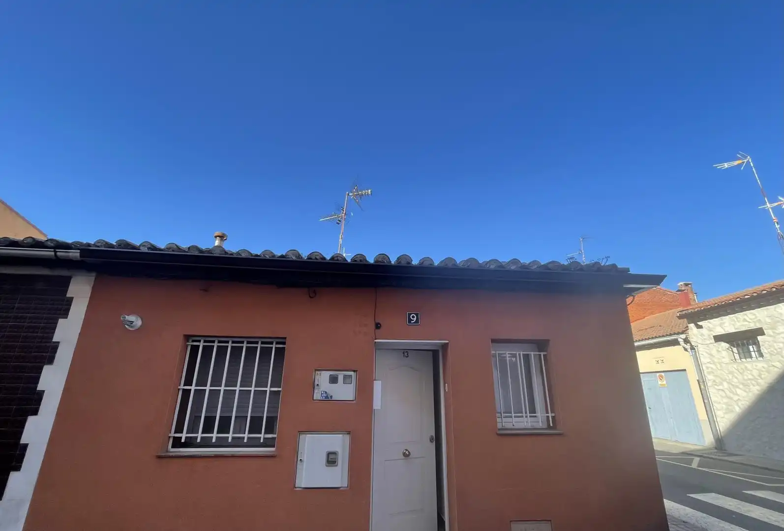 Vista exterior de Casa adosada en venta en Medina del Campo con Calefacción y Amueblado