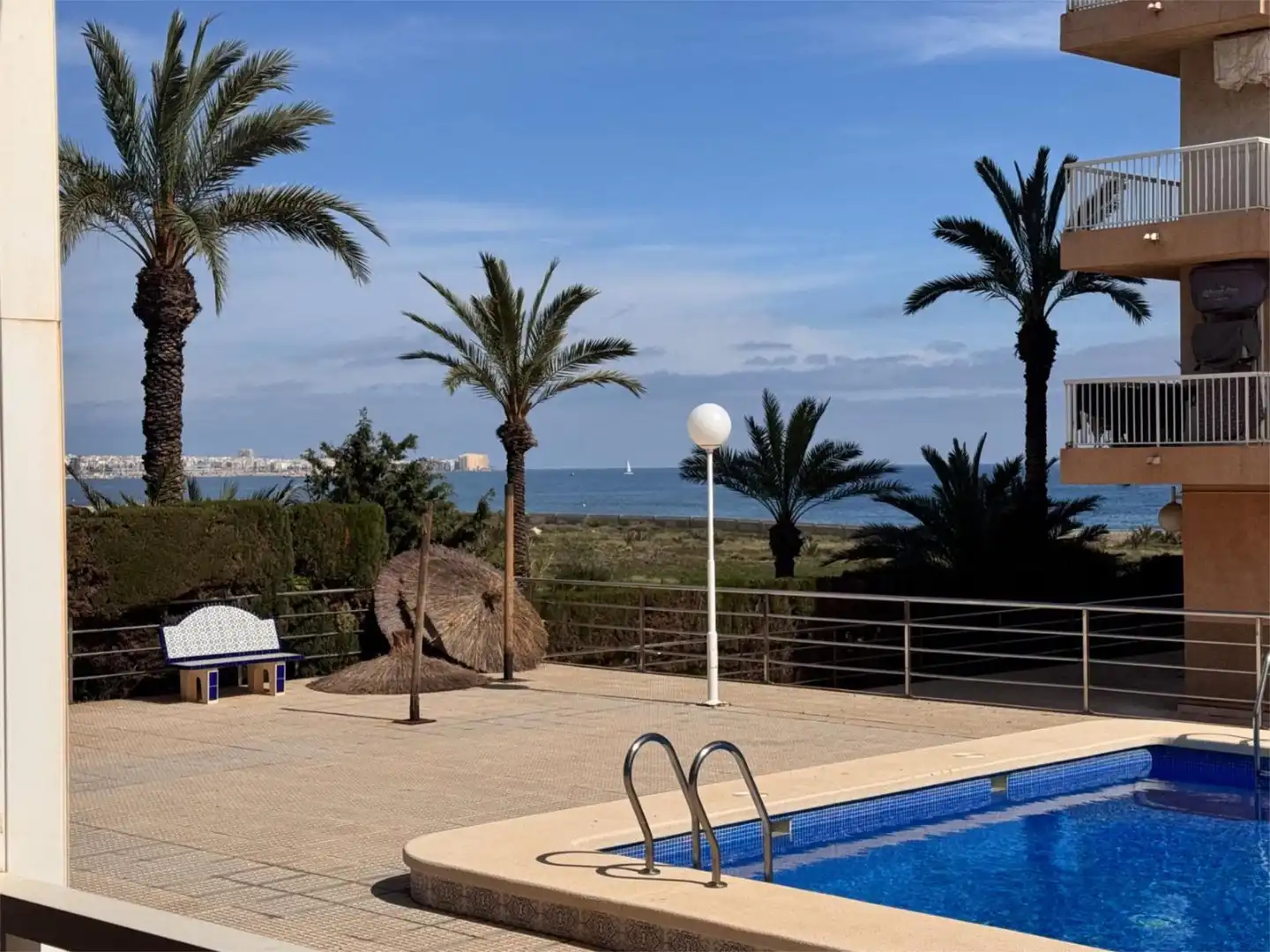 Piscina de Apartamento en venta en Torrevieja con Terraza, Piscina y Amueblado