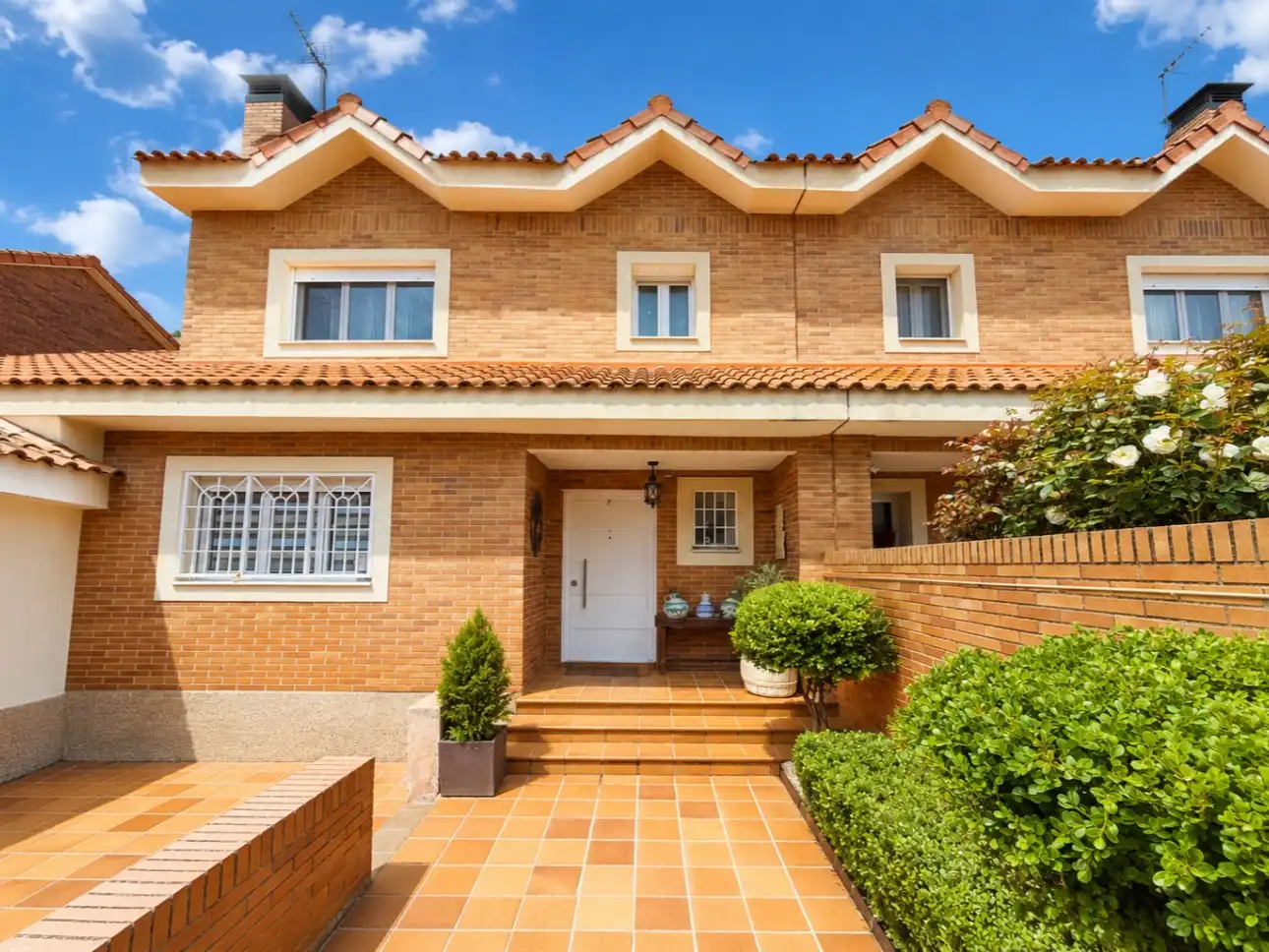 Houses for sale in Calle Madeira, 1, Señorío de Illescas Exterior view of Houses for sale in Illescas with Air Conditioner, Terrace and Swimming Pool