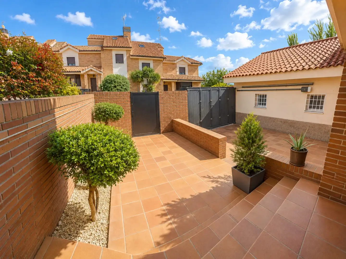 Houses for sale in Calle Madeira, 1, Señorío de Illescas Exterior view of Houses for sale in Illescas with Air Conditioner, Terrace and Swimming Pool