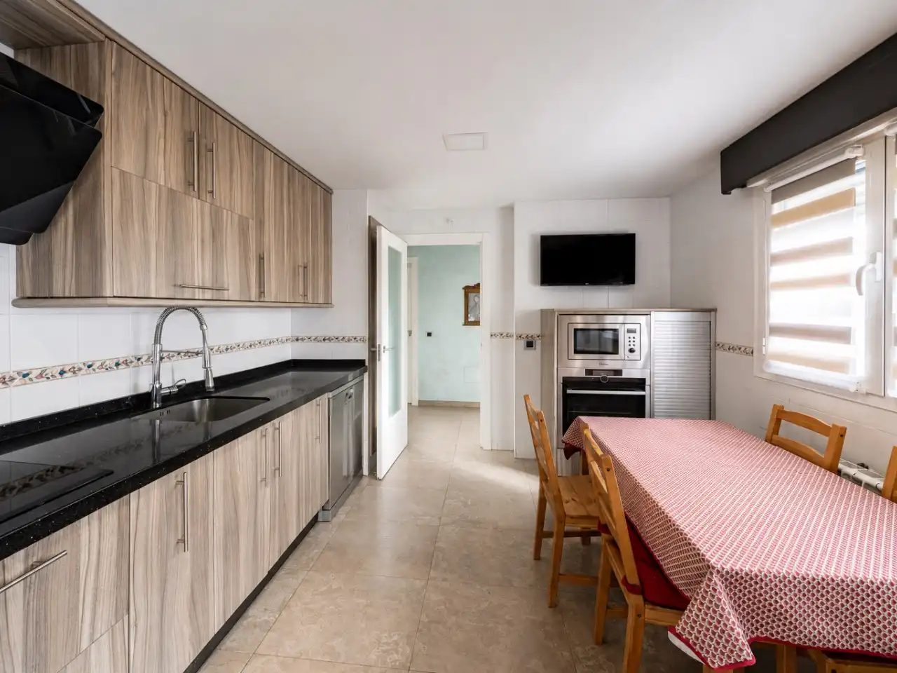 Houses for sale in Calle Madeira, 1, Señorío de Illescas Kitchen of Houses for sale in Illescas with Air Conditioner, Terrace and Swimming Pool
