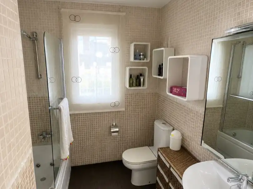 Houses for sale in Calle Madeira, 1, Señorío de Illescas Bathroom of Houses for sale in Illescas with Air Conditioner, Terrace and Swimming Pool