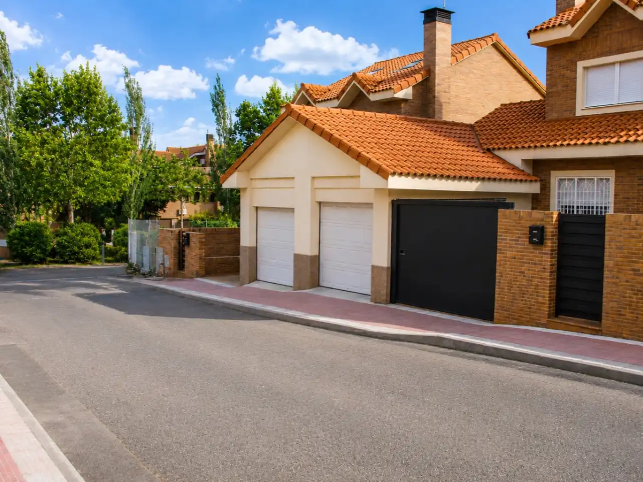 Houses for sale in Calle Madeira, 1, Señorío de Illescas Exterior view of Houses for sale in Illescas with Air Conditioner, Terrace and Swimming Pool