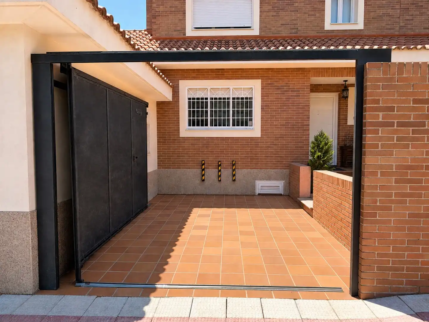 Houses for sale in Calle Madeira, 1, Señorío de Illescas Terrace of Houses for sale in Illescas with Air Conditioner, Terrace and Swimming Pool