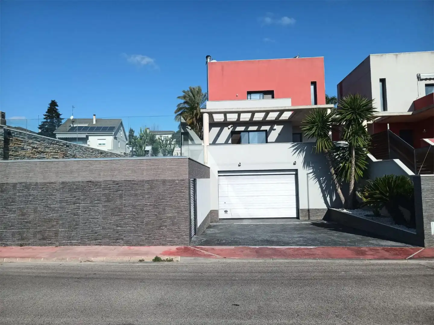 Casa adosada en venda a Carrer Dels Clavells, 4, Els Pallaresos Vista exterior de Casa adosada en venda en Els Pallaresos amb Aire condicionat, Terrassa i Piscina