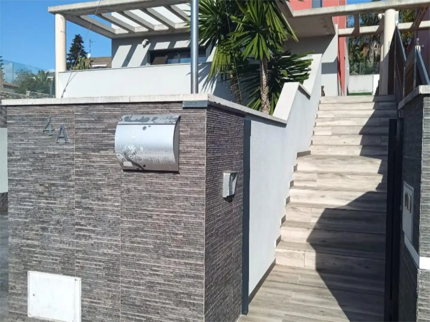 Casa adosada en venda a Carrer Dels Clavells, 4, Els Pallaresos Vista exterior de Casa adosada en venda en Els Pallaresos amb Aire condicionat, Terrassa i Piscina