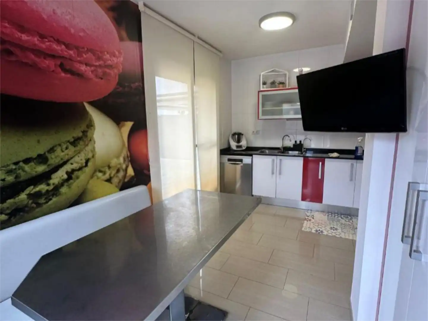 Casa adosada en venda a Carrer Dels Clavells, 4, Els Pallaresos Cuina de Casa adosada en venda en Els Pallaresos amb Aire condicionat, Terrassa i Piscina