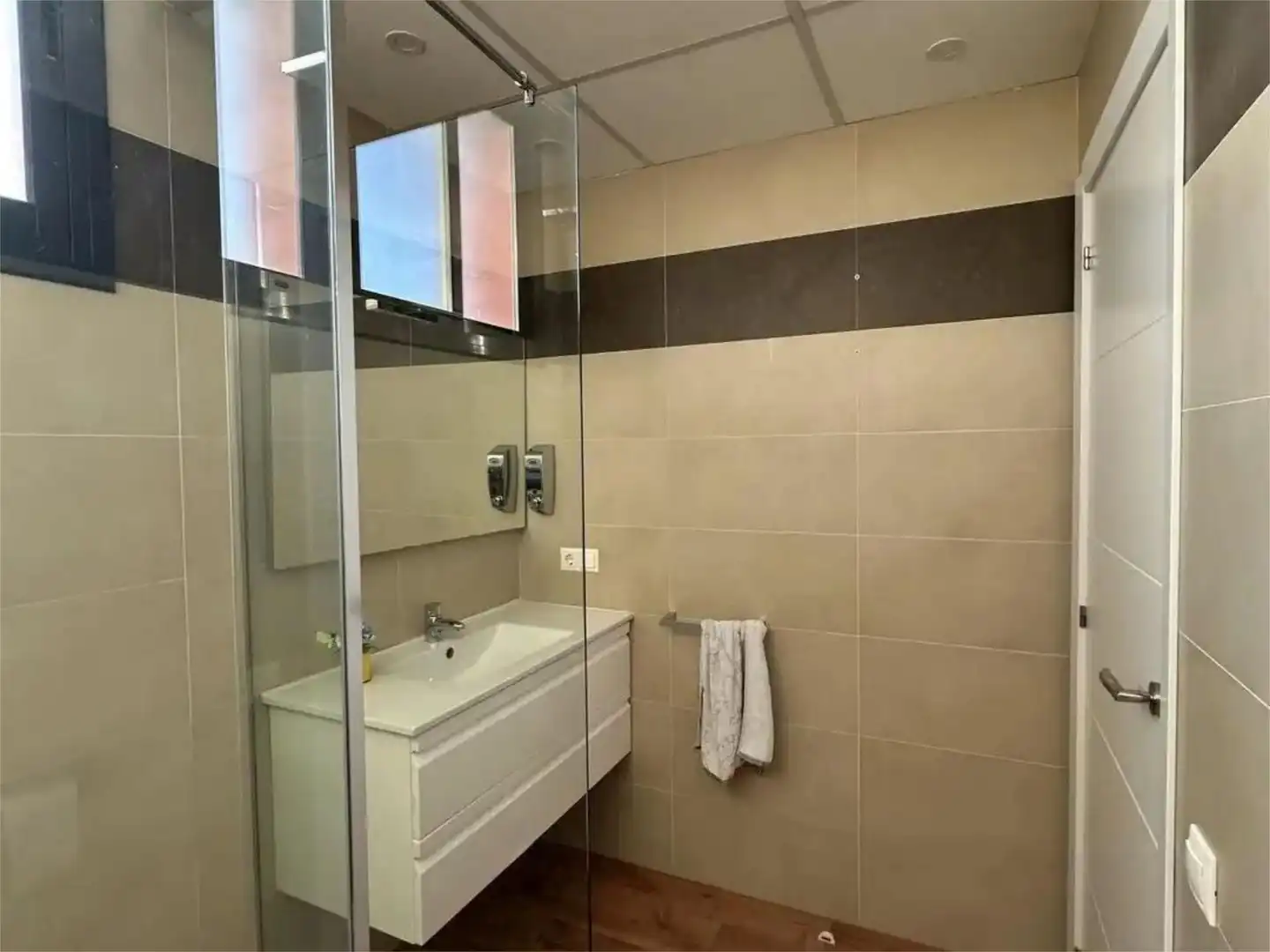 Casa adosada en venda a Carrer Dels Clavells, 4, Els Pallaresos Bany de Casa adosada en venda en Els Pallaresos amb Aire condicionat, Terrassa i Piscina